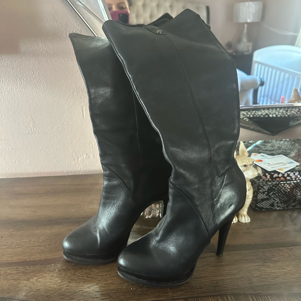 Black leather boots, made in Italy .